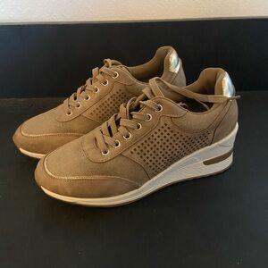 Cutest high heeled sneaker